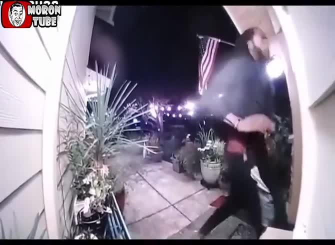 Video :A football player's terrifying attempt to knock down his in-laws' door